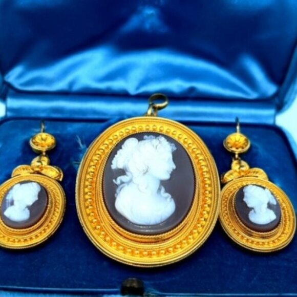Victorian 18K Carnelian Jewelry - 18K Victorian Carnelian Exceptional Cameo Historical Heirloom 18K Set